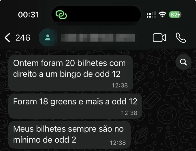 Print de um cliente no WhatsApp: "Ontem foram 20 bilhetes com direito a um bingo de odd 12. Foram 18 greens e mais a odd 12."